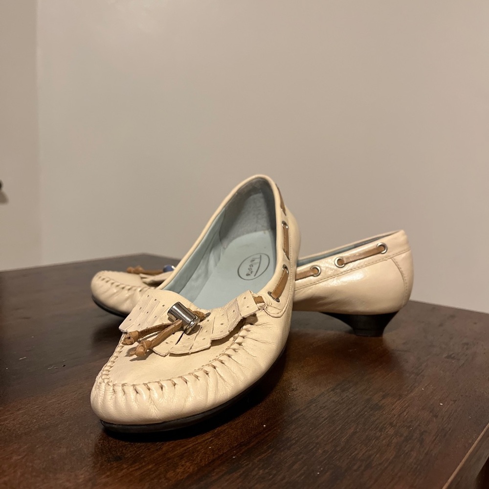 Talbots Women's Slip On Leather Moccasins Boat Shoe In Cream